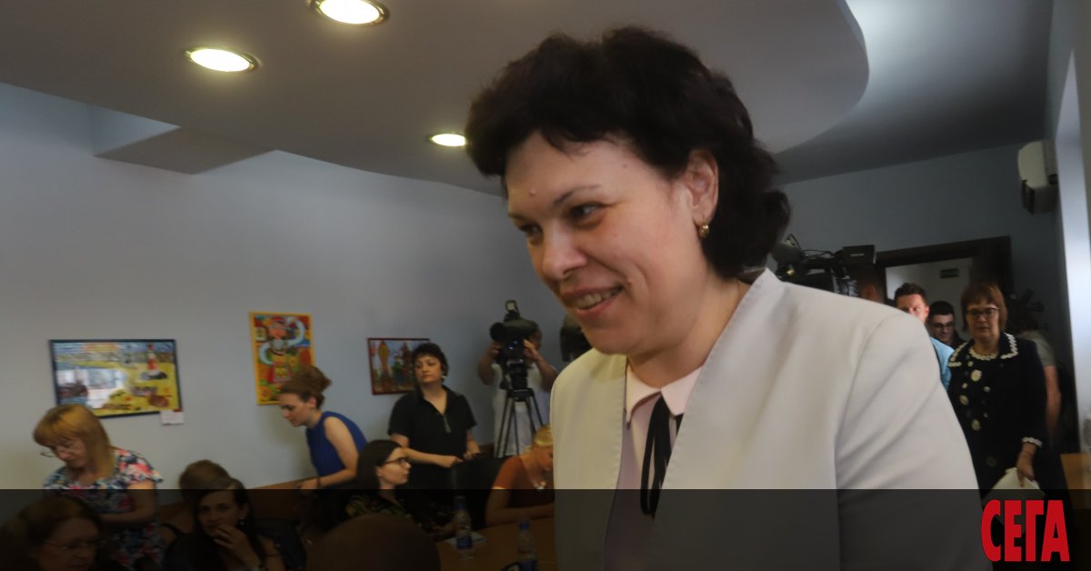 На този етап, училища няма да бъдат затваряни, обяви пред