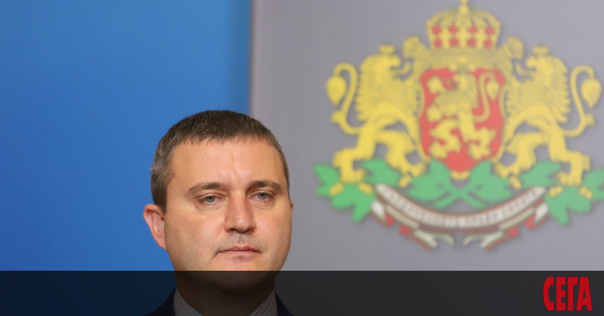 Почти половината от работещите са осигурявани на минимална заплата. Това