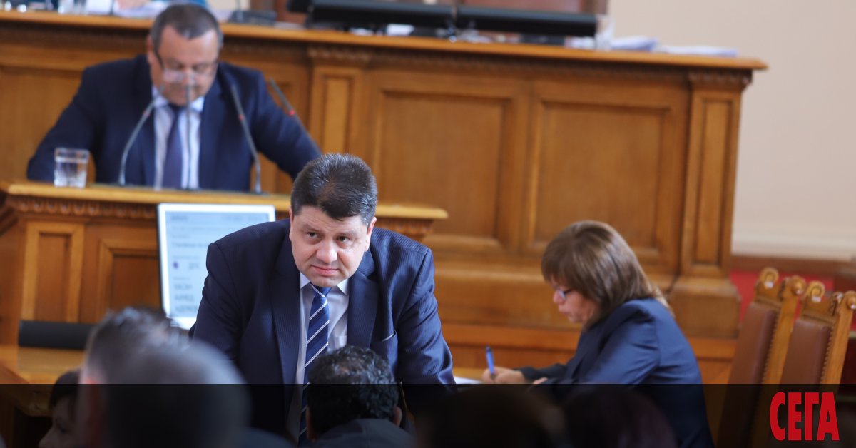 Управляващите отново подхванаха старо обещание - фирмите да подават годишните