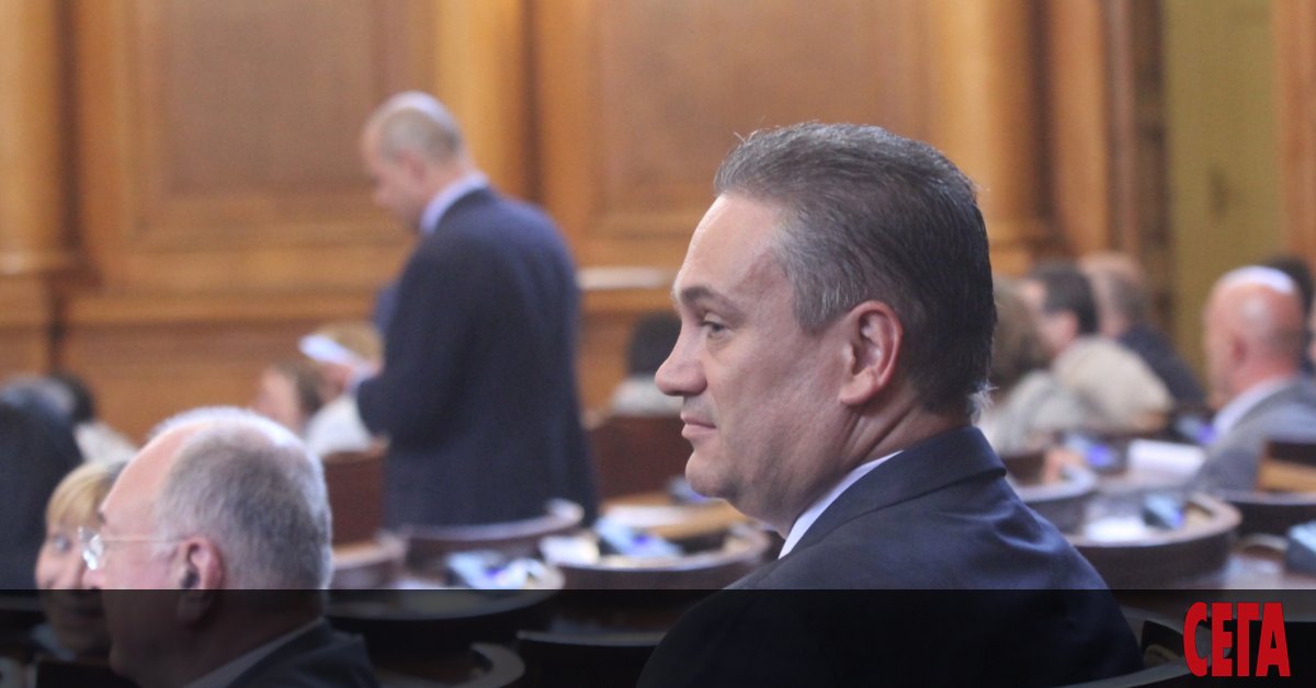 С нагло пренебрежение към всички правила, по които работи Народното