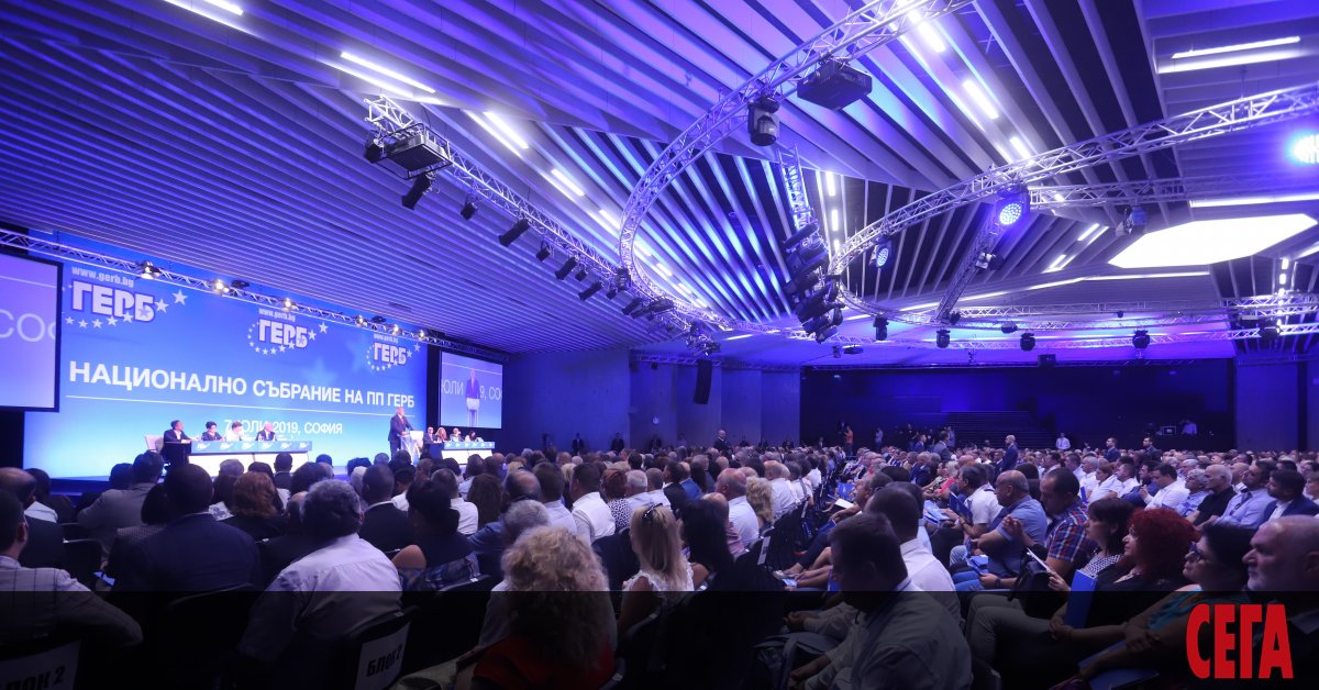 Управляващите от ГЕРБ продължават да лъскат публичния си имидж с