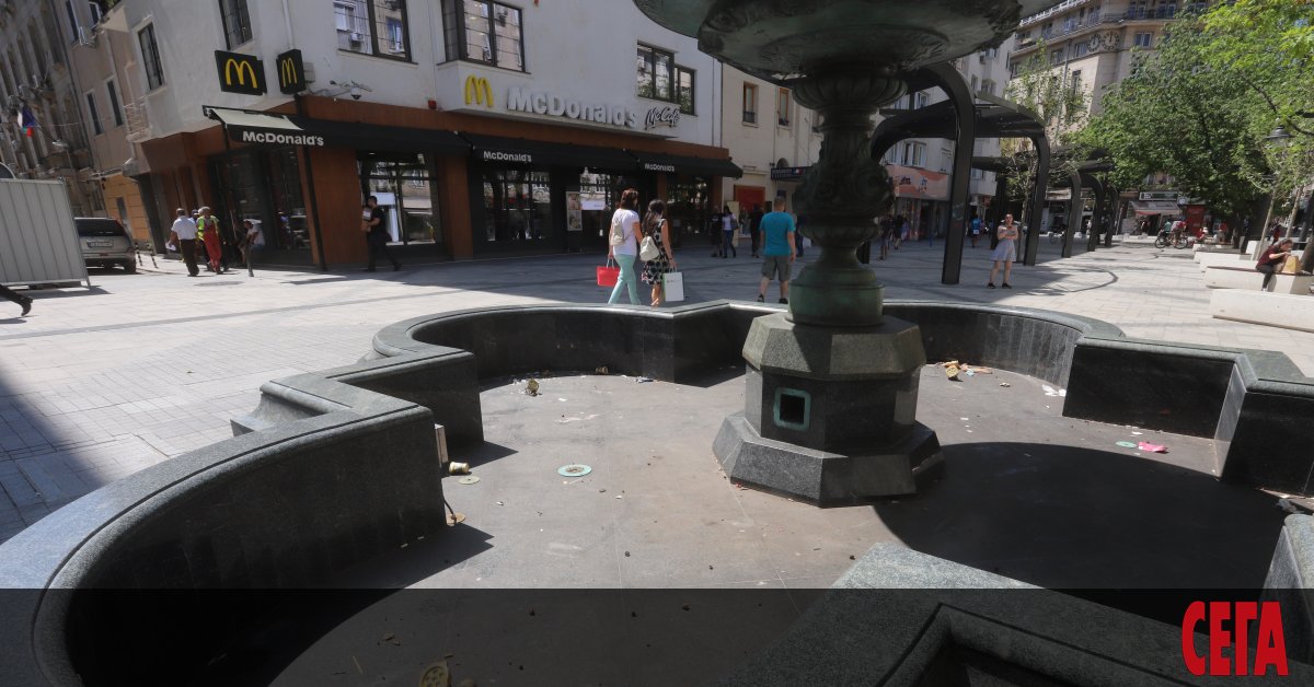 Въпреки че официално е приключил, легендарният ремонт на столичната улица Граф