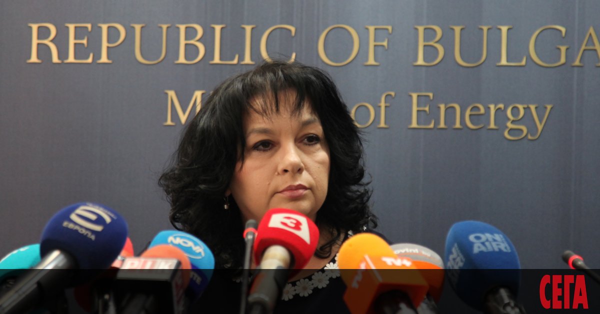 Енергийният министър Теменужка Петкова обяви в сряда, че е останала