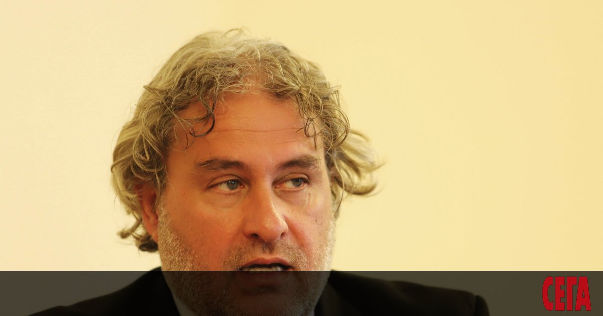 Работещите в културните институти ще могат да получат своята заплата, независимо