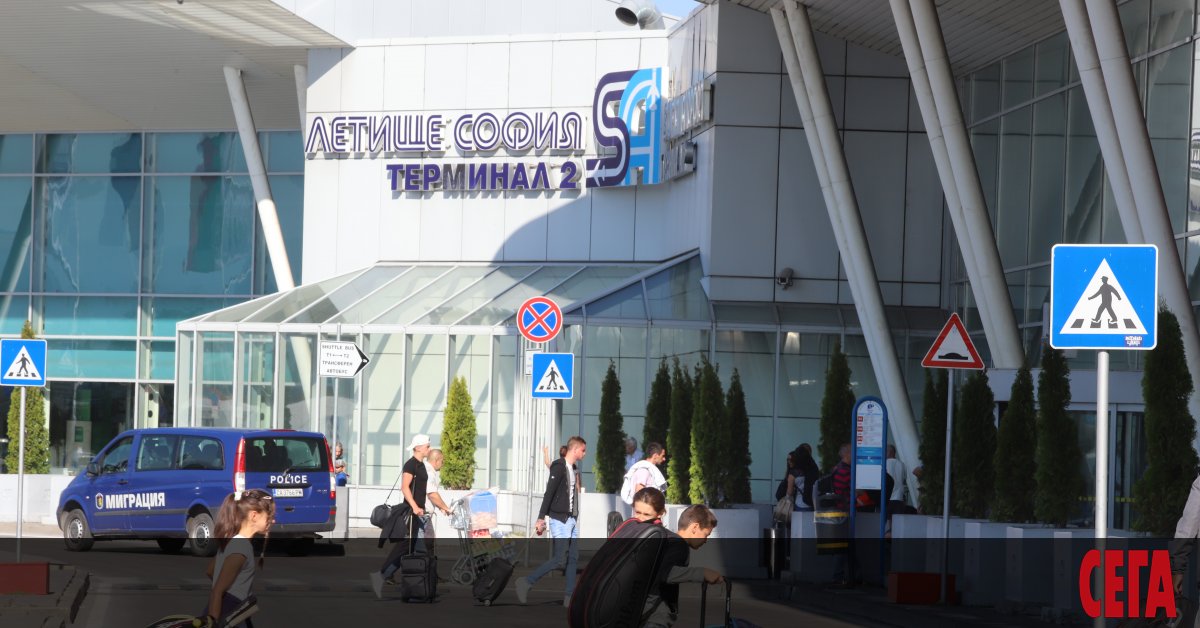 21 авиокомпании са отменили полети от и към София, планирани