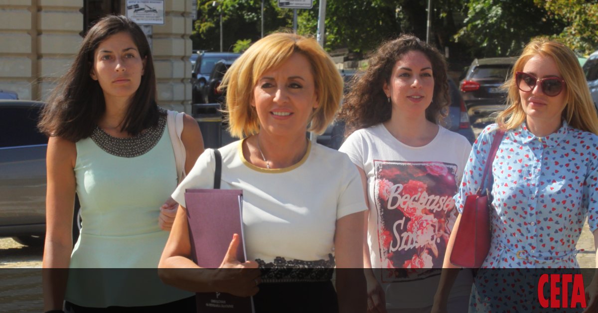 Мая Манолова е интересен политик. Следя внимателно изявите й от