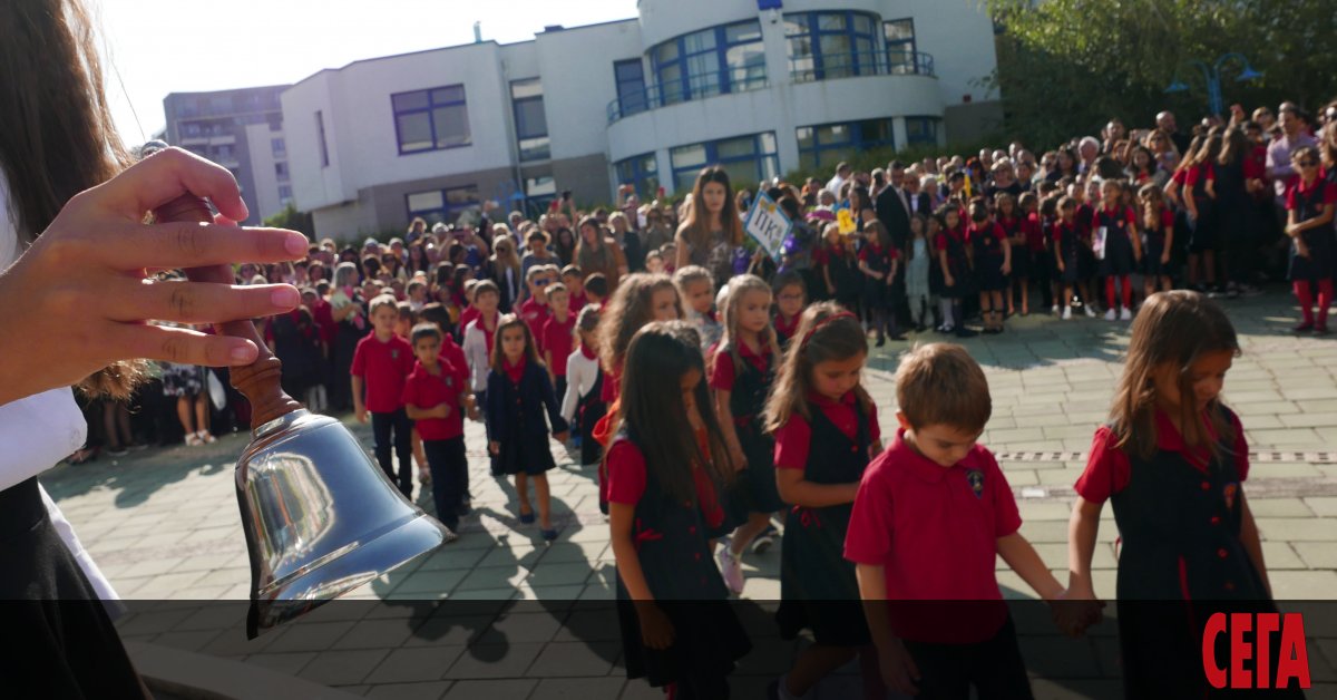 Над 700 хиляди ученици в близо 2400-те училища у нас