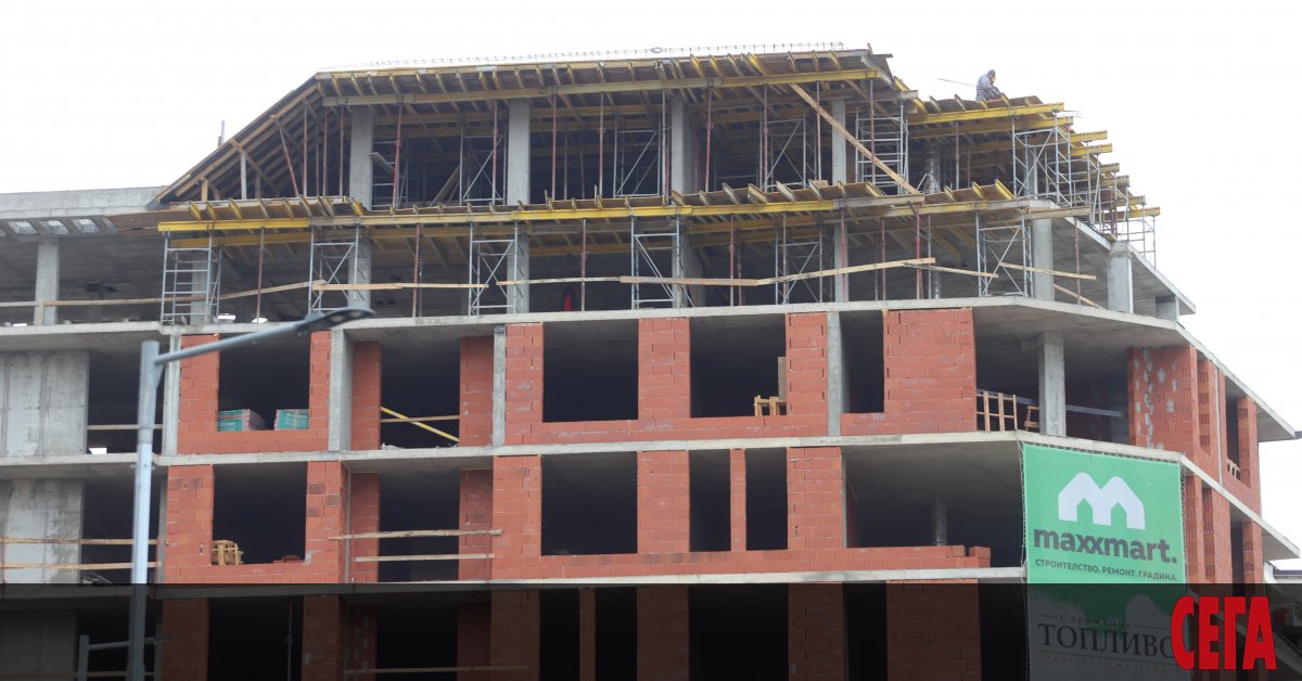 Символично увеличение на първоначално обявената цена е постигнато в проведения