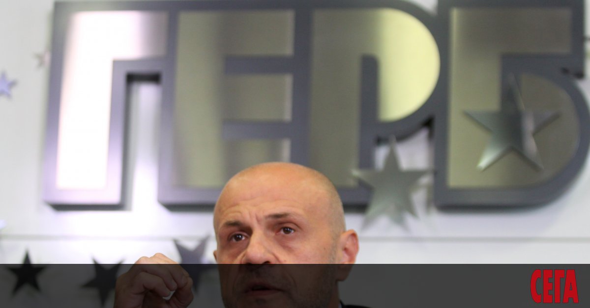 Вероятно стреснати, че се отишли твърде далеч с намеците, че