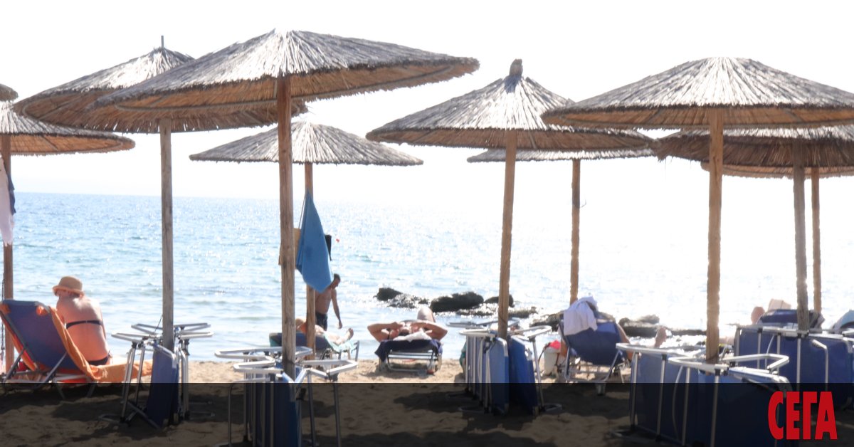 Медиците и полицаите от първите редици в борбата с коронавируса