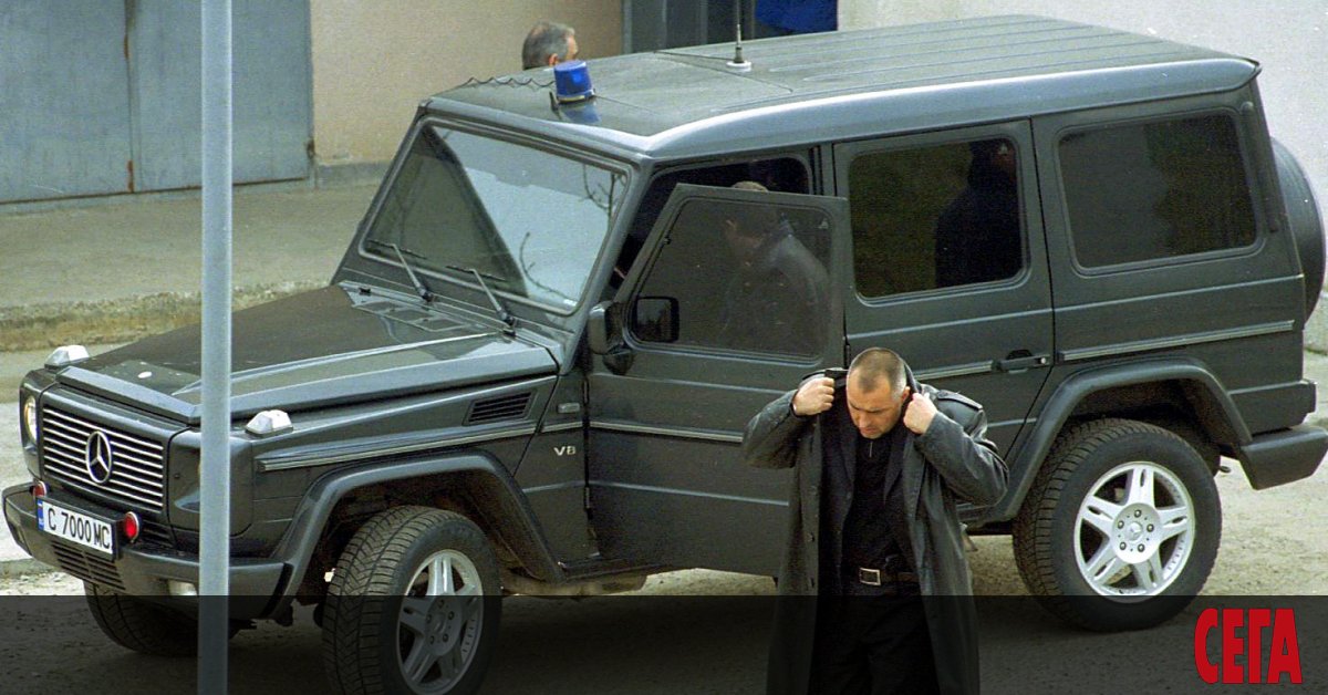 Двама собственици се мерят кой е по-голям тарикат...  Всички са с