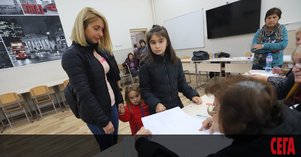 Българите все повече се затварят в личния си живот и