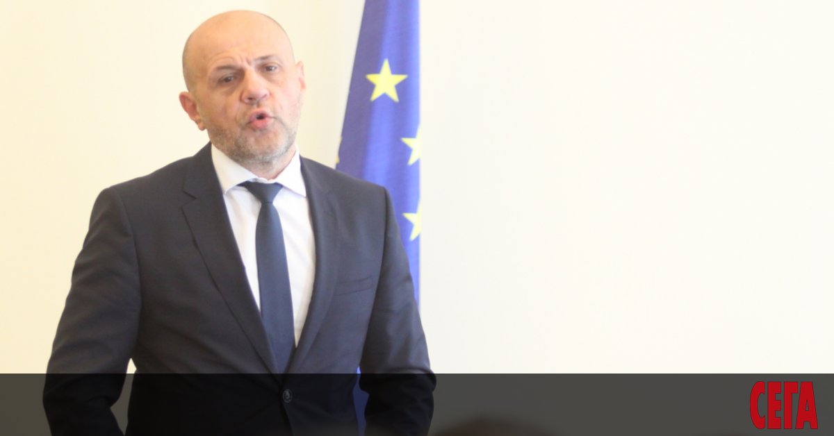 Вицепремиерът Томислав Дончев остро разкритикува хората, които се презапасяват с