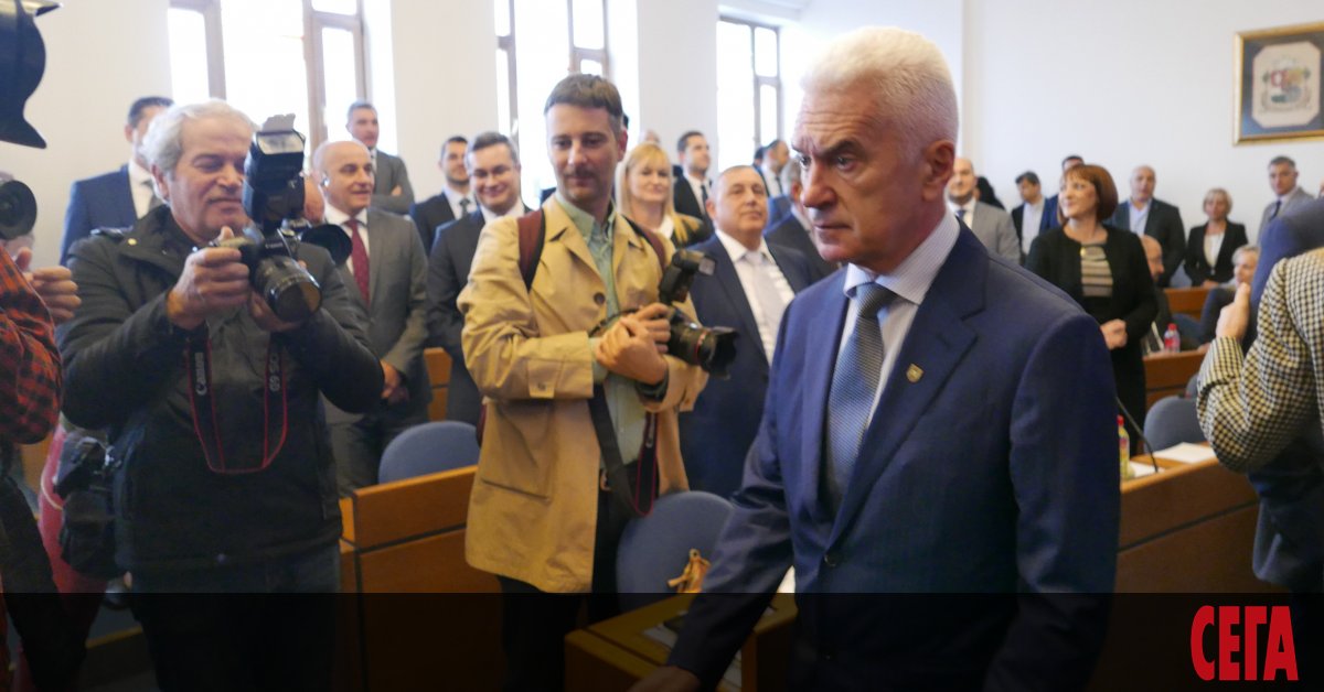 Враждуващите през цялата предизборна кампания кандидати на ВМРО и Атака“