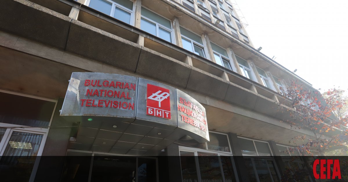Пред сградата на Националната телевизия за втора вечер се провежда