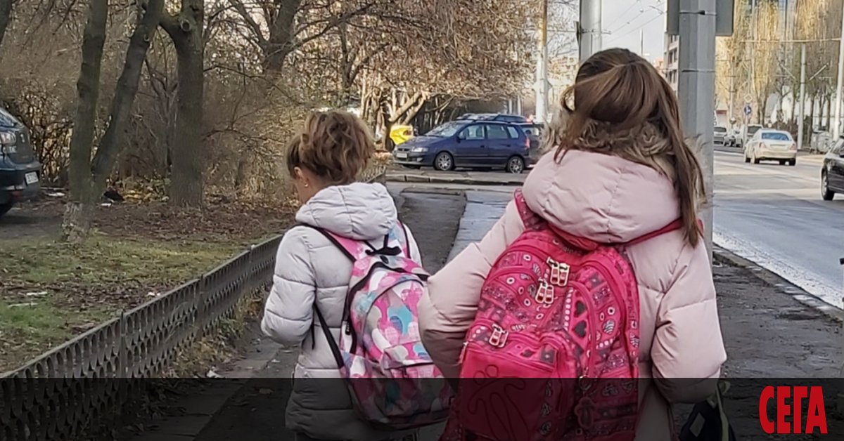 Програма за сексуално образование предизвика раздор в пернишко училище, съобщи