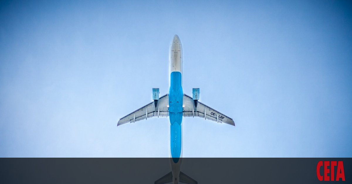 Най-малко 15 души са загинали, след като пътнически самолет със