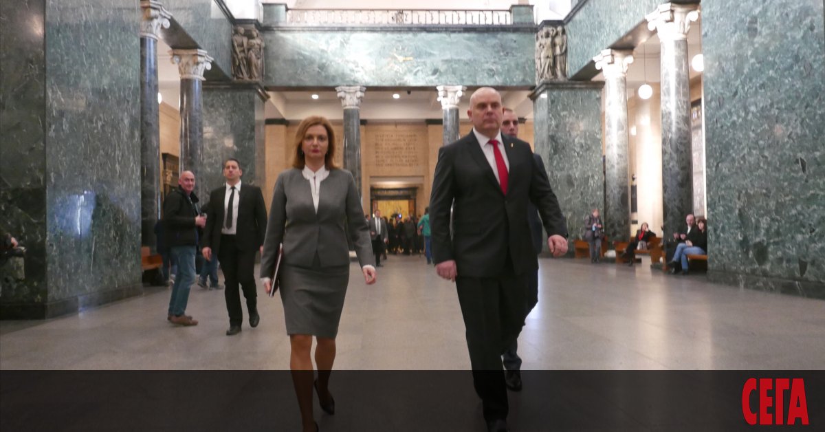 Минути след като положи клетва като нов главен прокурор, Иван Гешев даде