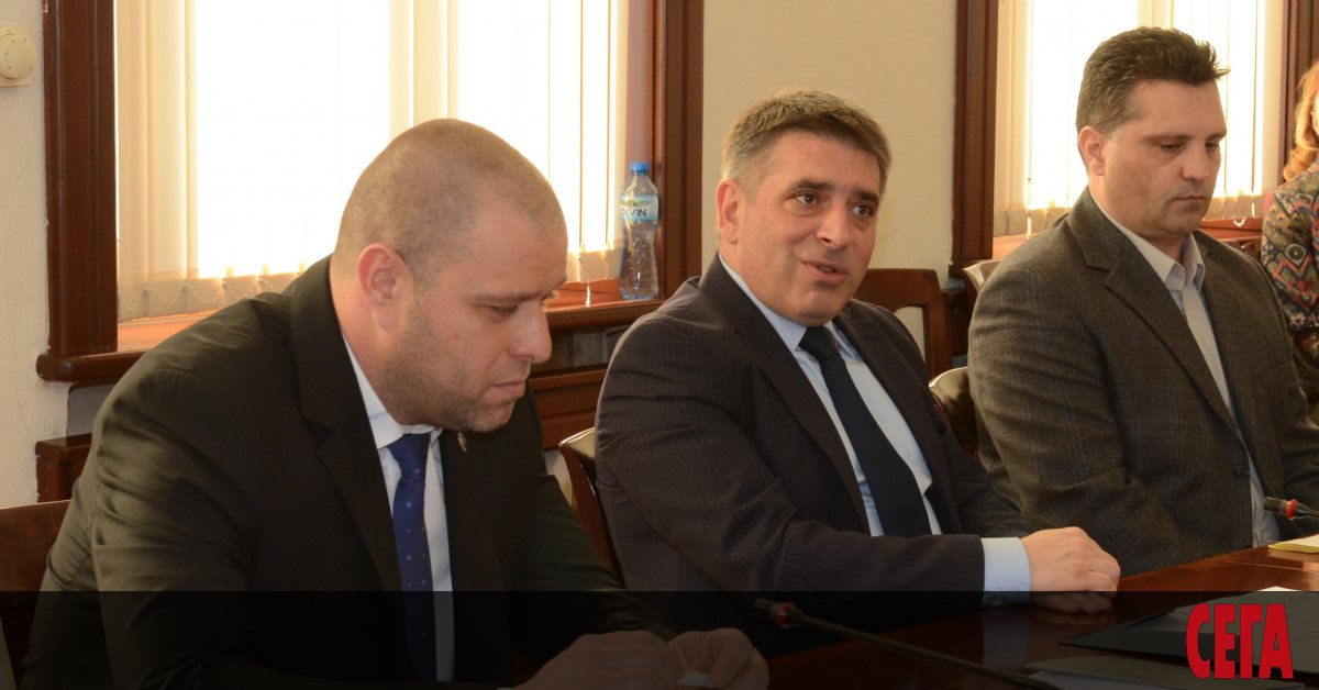 Поетапно, в рамките на 3 или 4 конкурсни пакета, ще започнем