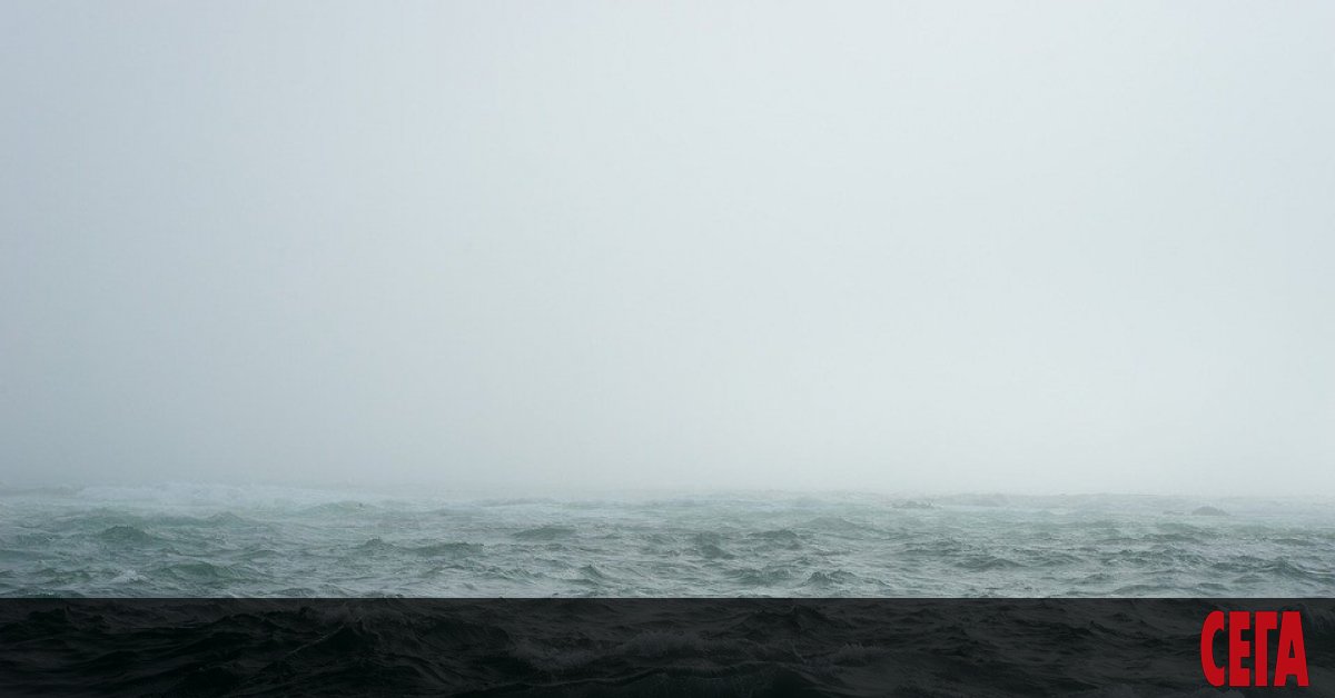 Двама български моряци са паднали зад борда във водите на