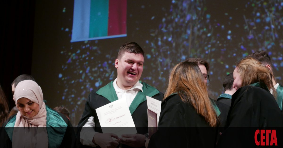 Да започнат разговори за облекчаване на процедурите за прием на чуждестранни