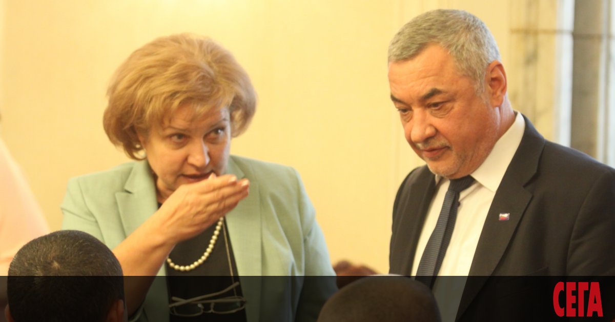 Никой не ме е посъветвал да внасям законопроекта сега. Пестят