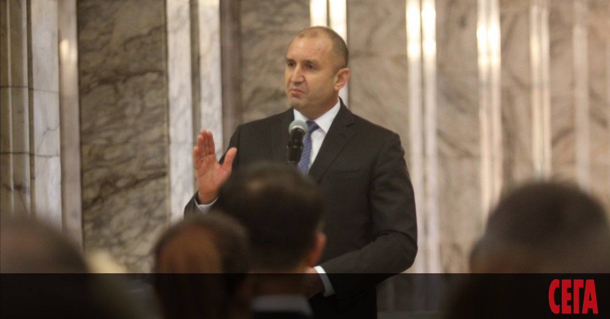 Никой не може да дикредитера повече правителството, освен то самото.