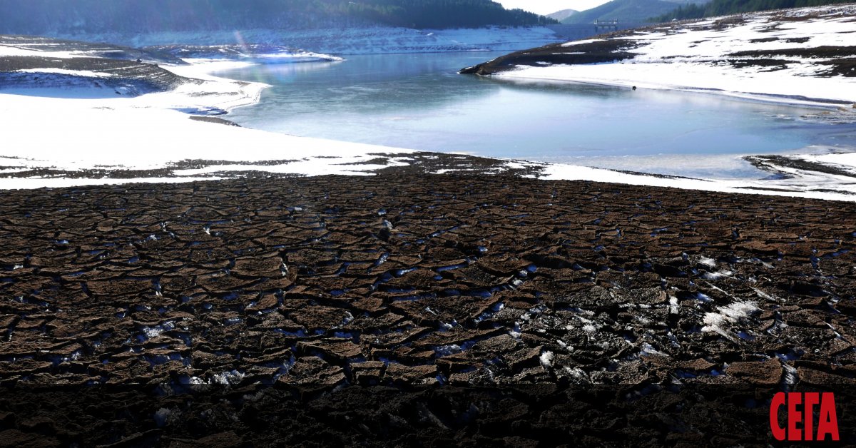 Прокурори и разследващи полицаи влязоха в териториалното подразделение на Басейнова