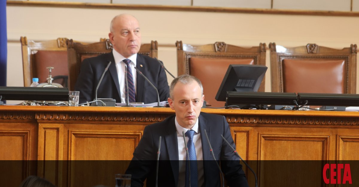 В матурите за 12-класниците и в изпитите по български език