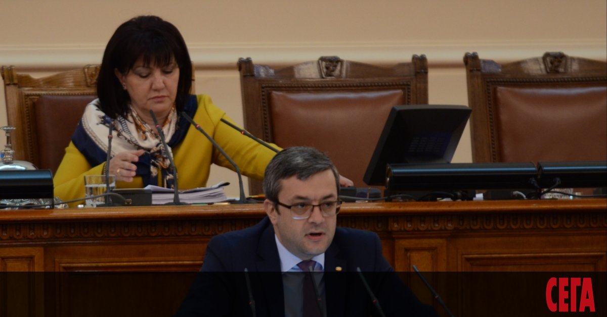 Нагласата в ГЕРБ продължава да бъде, че страната трябва да