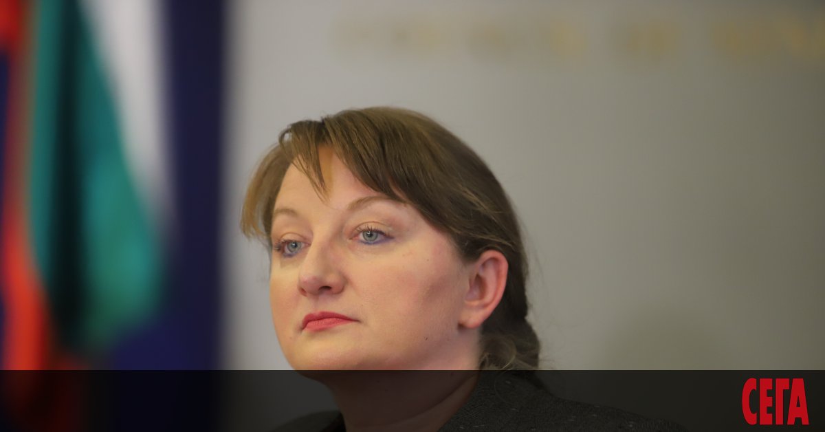 Социалният министър Деница Сачева отказва да се срещне с протестиращите