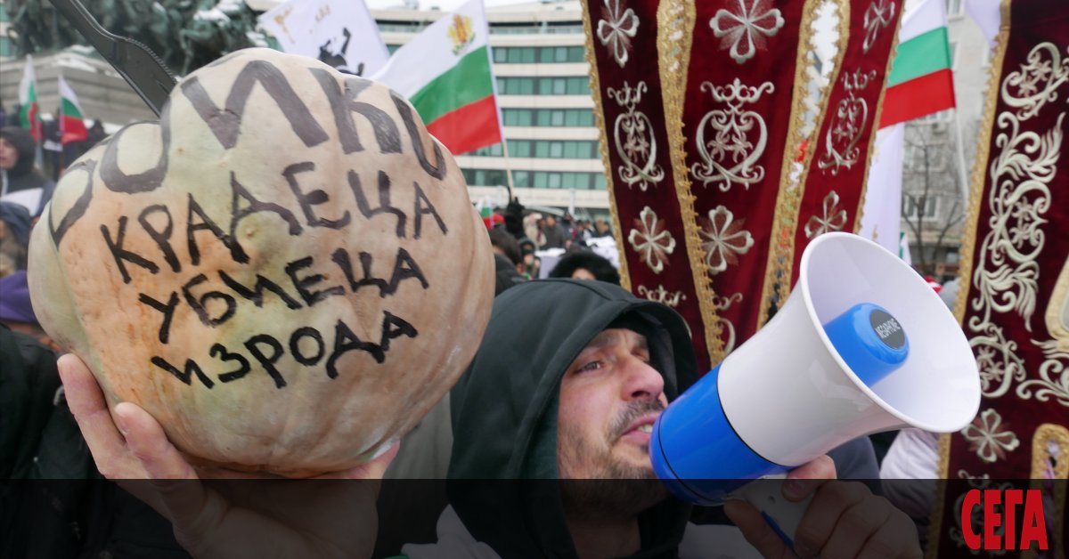 Партия Възраждане продължава днес с протестите си. Демонстрация тя проведе