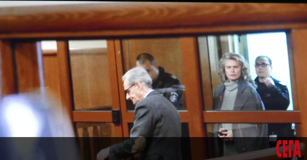  
 
Апелативният спецсъд е отказал да пусне от ареста жената до