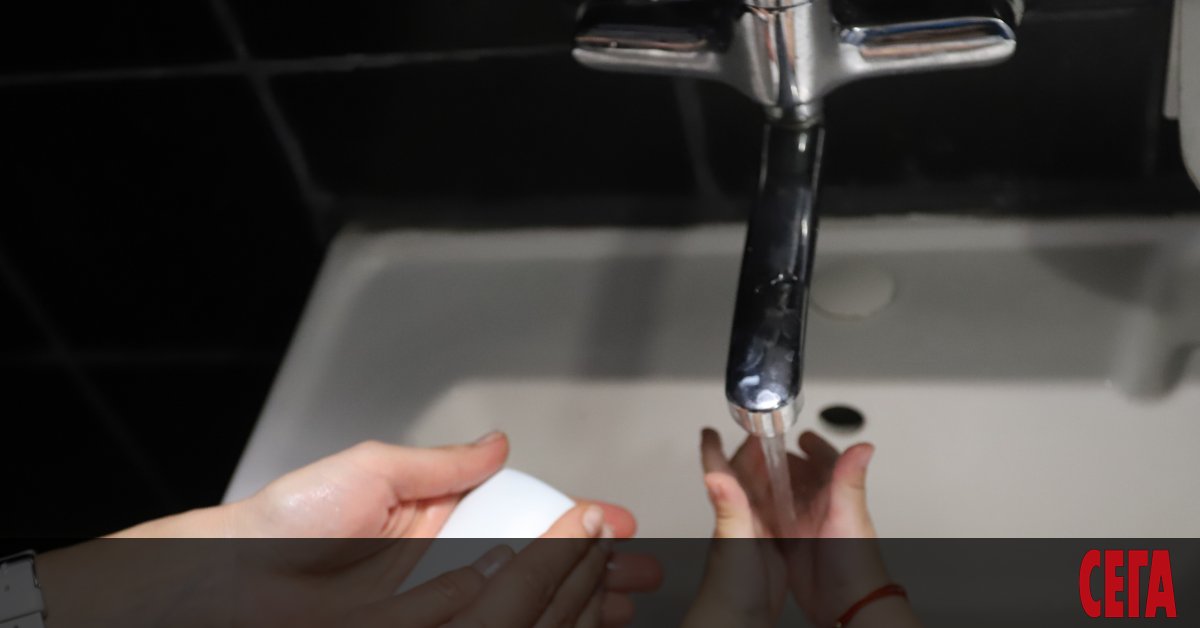 COVID-19 е неклетъчна форма на живот, която се разпространява единствено