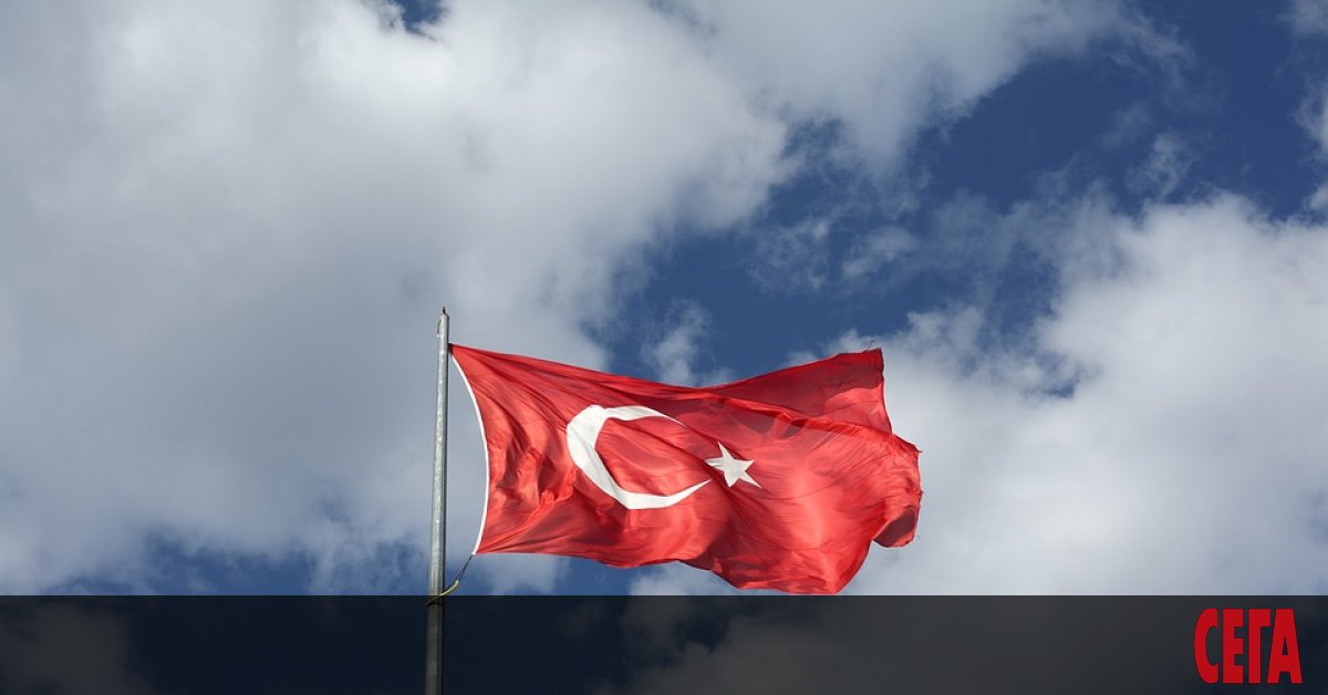 Турските власти арестуваха най-малко осем журналисти тази седмица при подновена