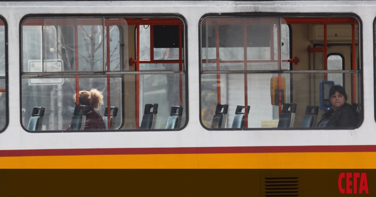 Трамвай, движещ се по линия №5, е блъснал възрастна жена и