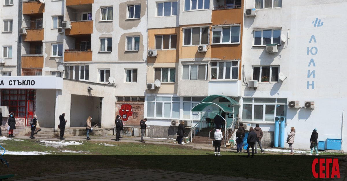 Напрежението в бюрата по труда достига взривоопасни нива - служители