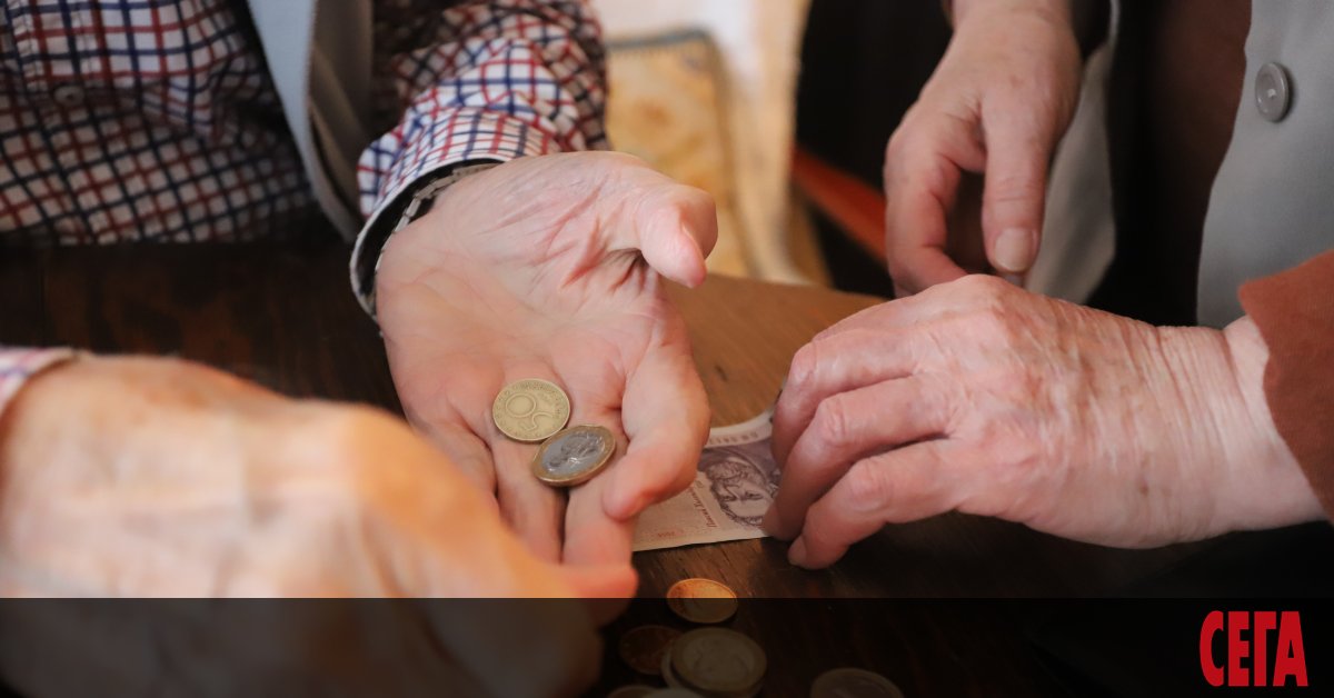 Държавата си спестява по 11.78 млн. лв. месечно от пенсиите