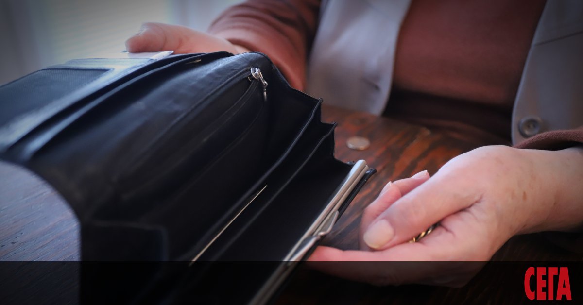 Възрастна жена от русенско село е дала 6600 лв. на