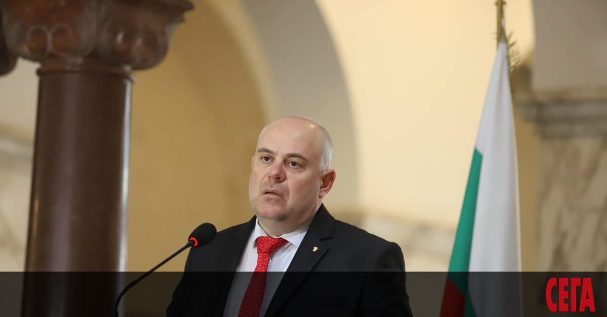 Главният прокурор Иван Гешев иска министъра на правосъдието да сезира