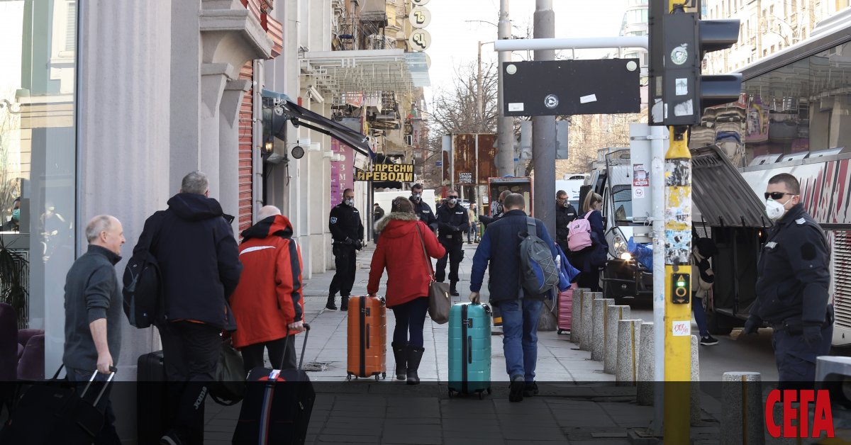 Великобритания въвежда от днес по-строги изисквания за влизащите в страната,