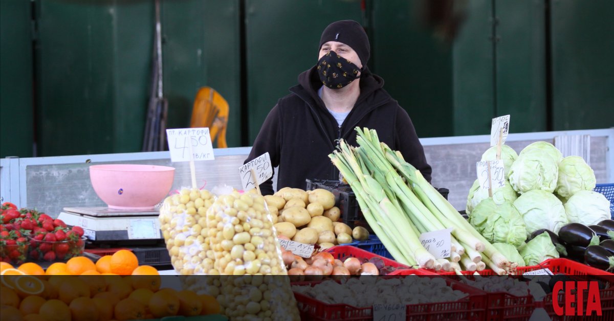 Цените на зеленчуците и плодовете уверено вървят надолу. Това сочат