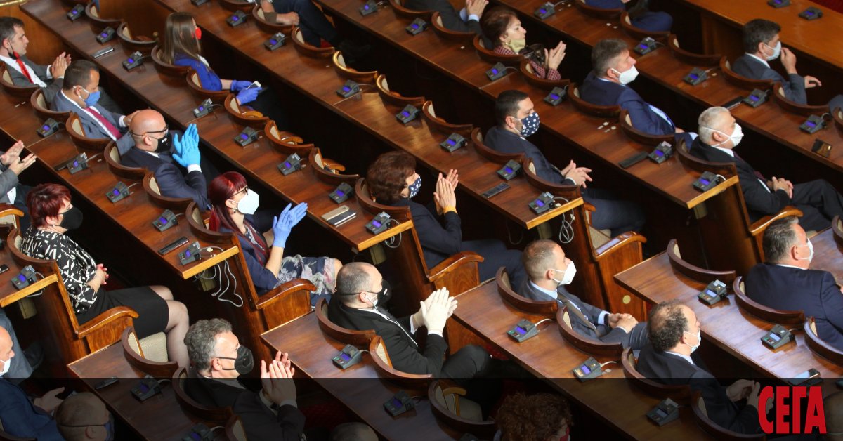 Партиите и депутатите ще се върнат на държавната хранилка от