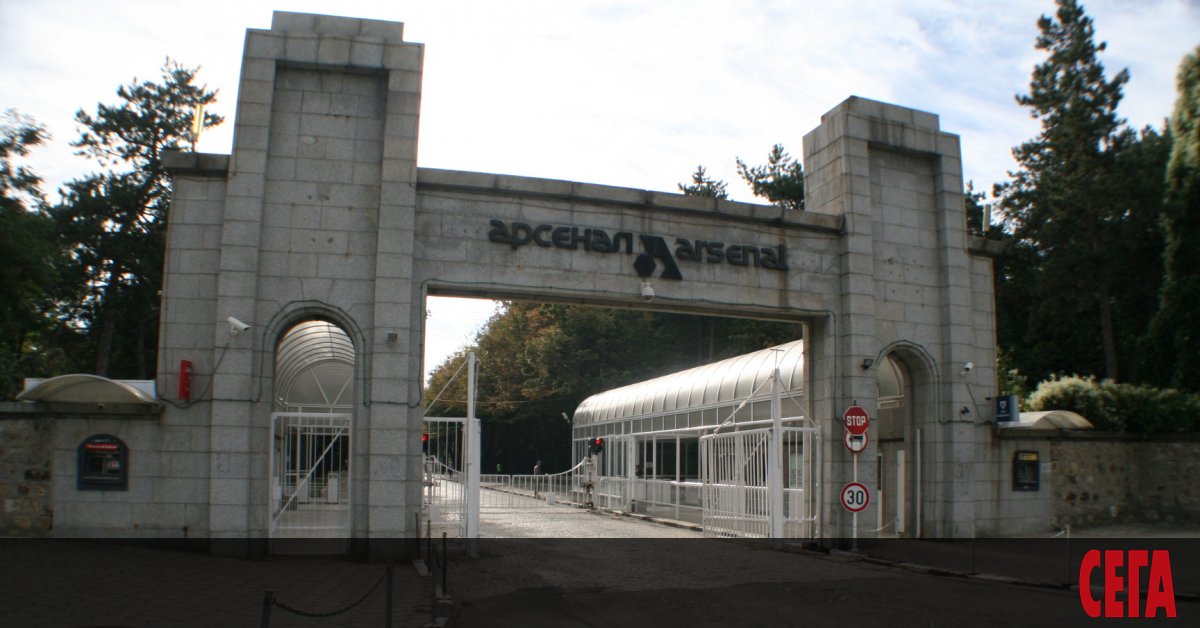 Имало е силен взрив в завод Арсенал, предаде БГНЕС. Към мястото