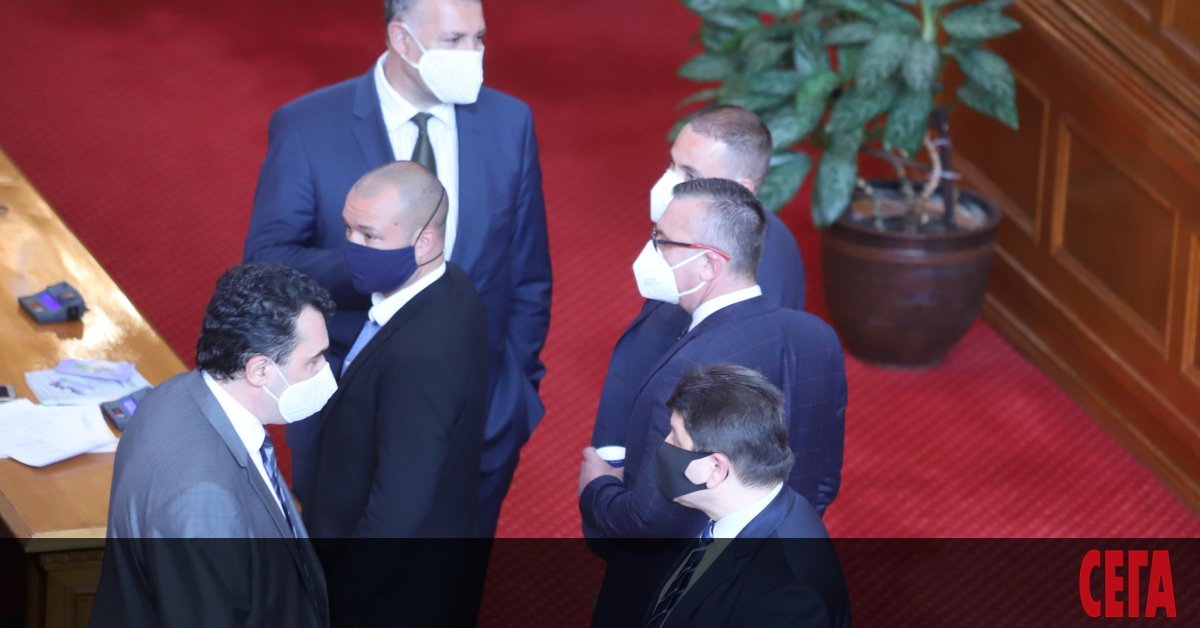 Управляващото мнозинство не се е отказало от идеята да създаде