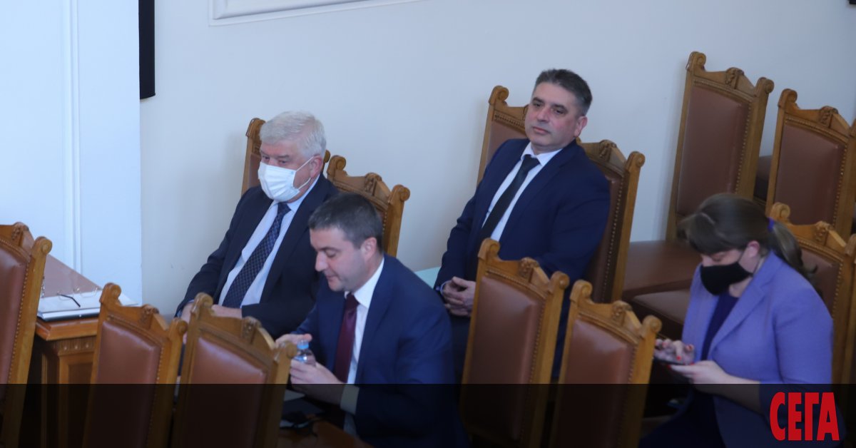 Въпреки че извънредното положение ще бъде отменено след 13 май,