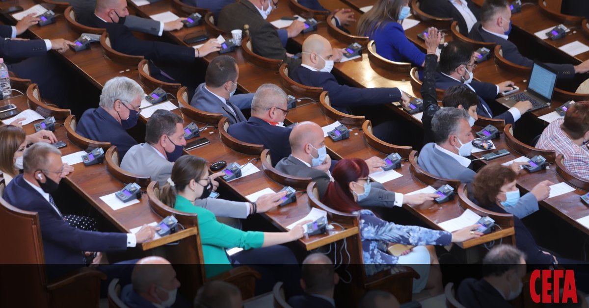 Политически театър – така хората определят за себе си онова,