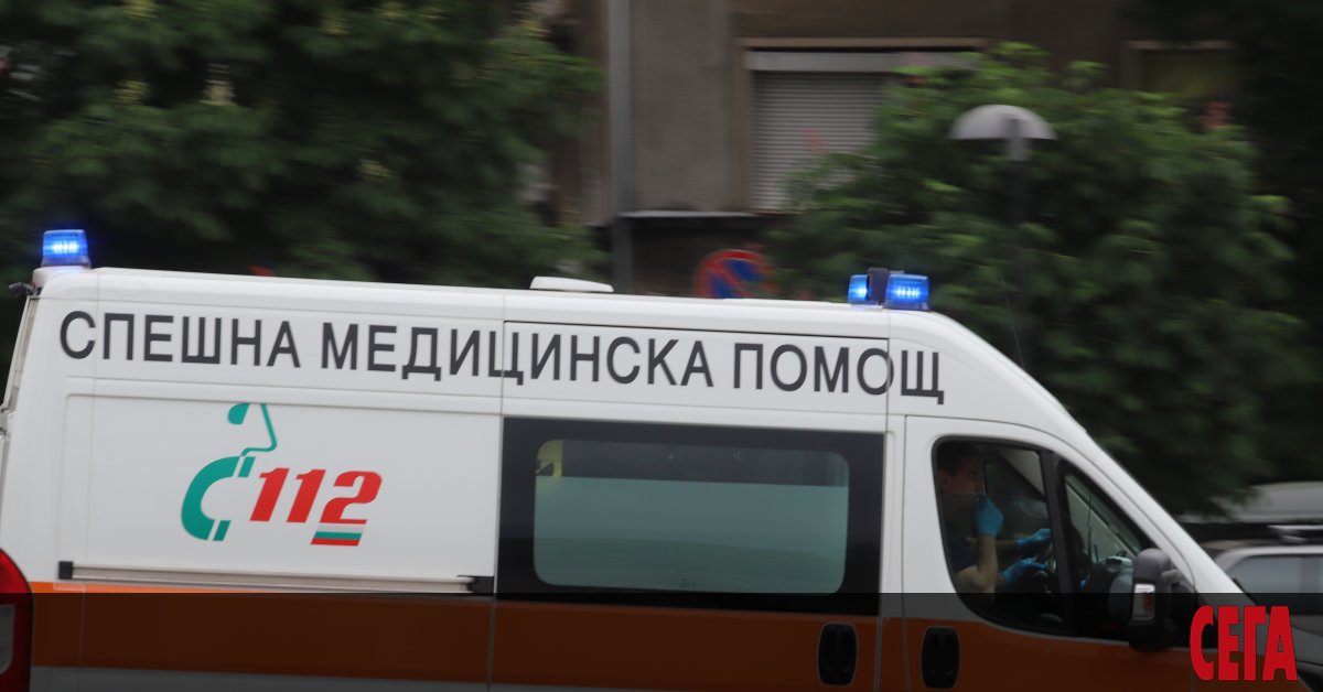 Мъж с коронавирус е издъхнал в линейка, изчаквайки да бъде