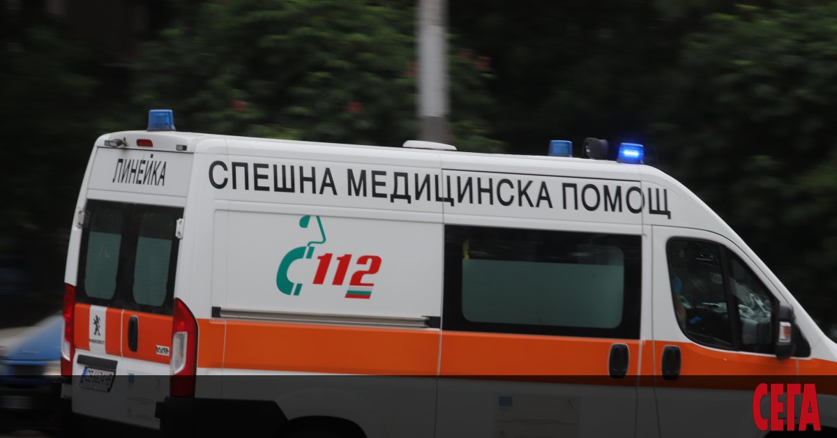 Водач на мотоциклет загина, след като се блъсна в автобус