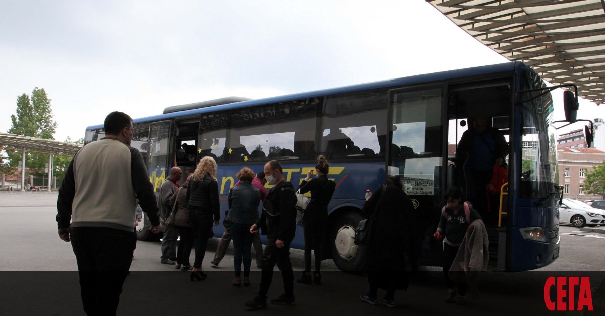 Министерството на външните работи организира редовни автобусни линии за извозване на